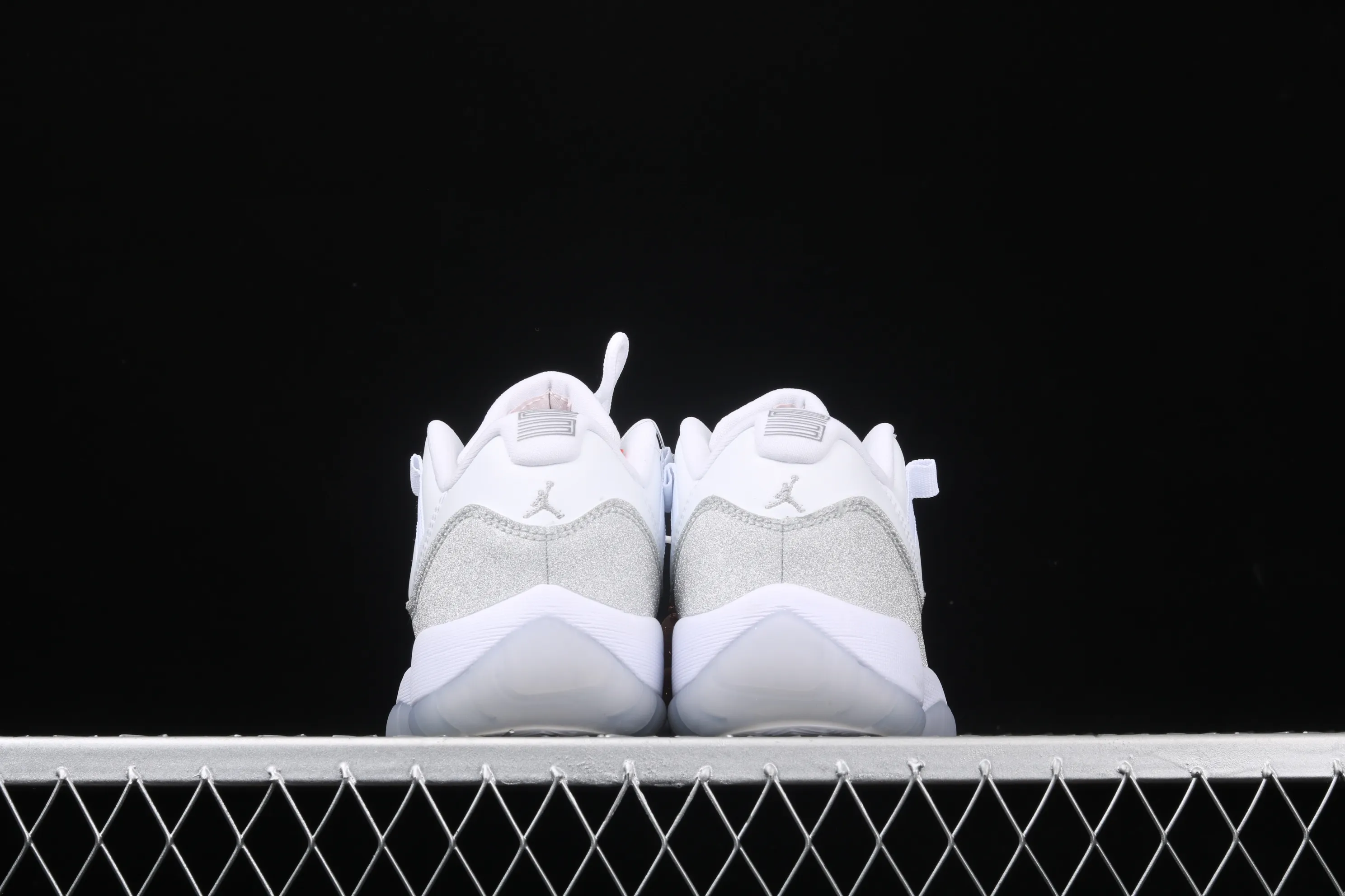 All categories Air Jordan Jordan series basketball shoes Air Jordan 11 Air Jordan 11 low Metallic Silver AJ11 Joe 11 Swarovski Stars AH0715-100
